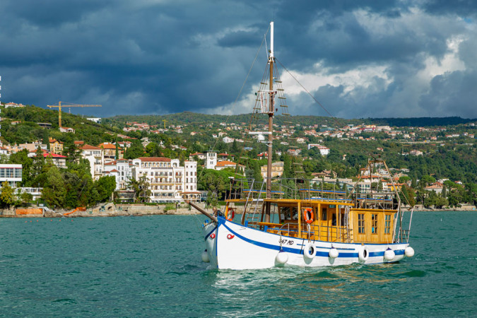 Rijeka by boat, Apartments Riviera Blue with private Jacuzzis, Oprić, Kvarner, Croatia Oprič